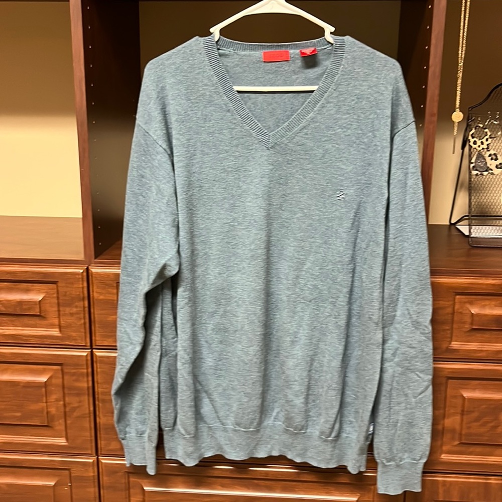 Men’s V-neck pull over Izod sweater